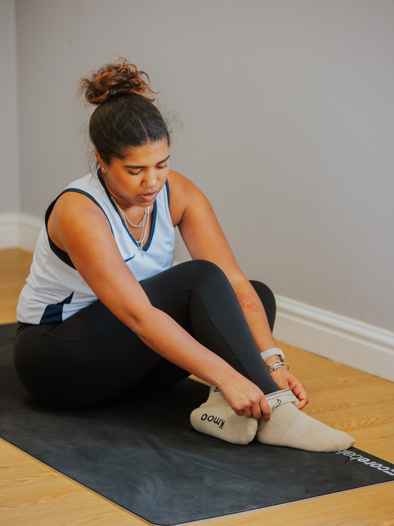 Cappuccino Frill Sports Socks | Quarter