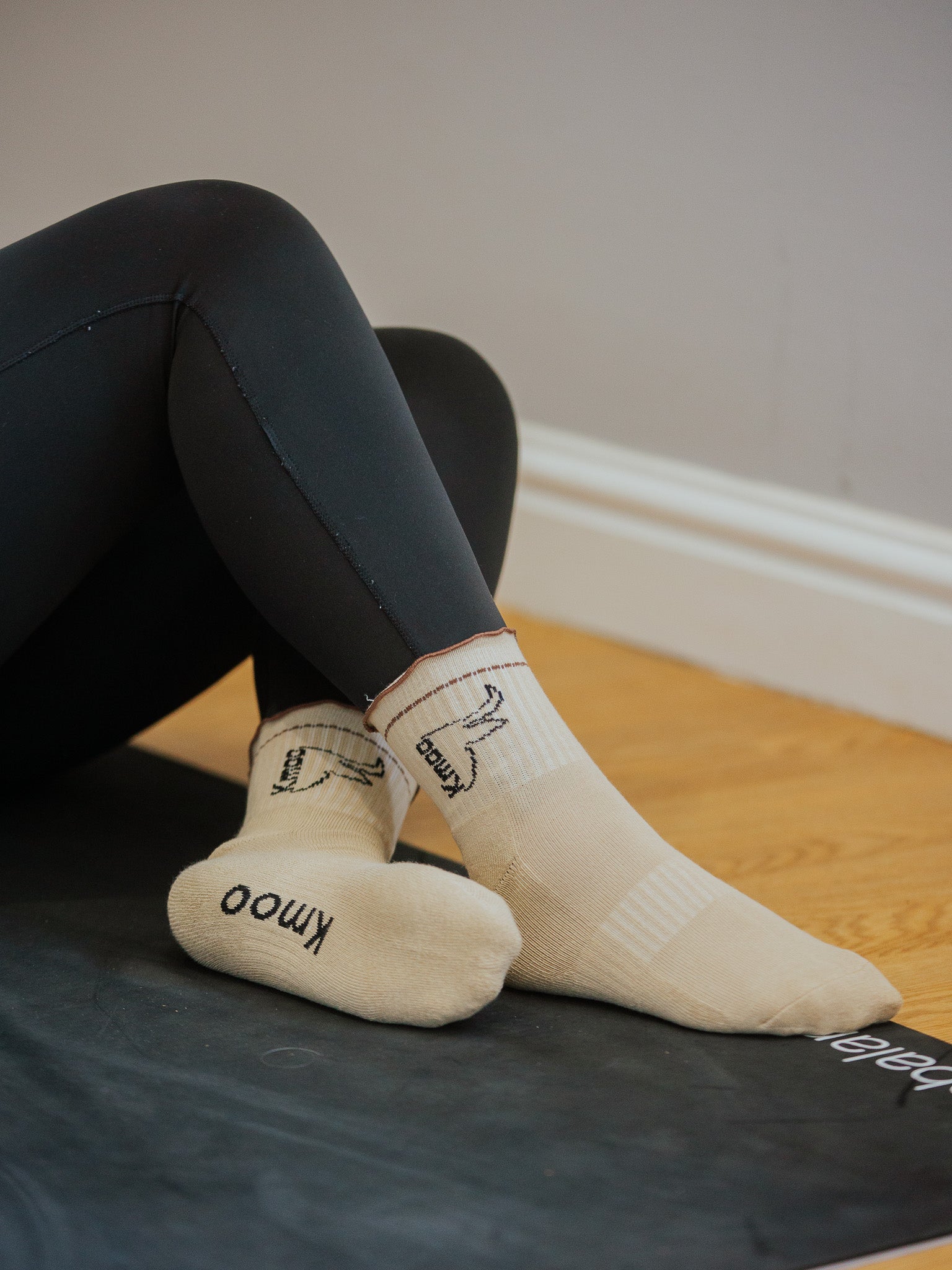 Cappuccino Frill Sports Socks | Quarter