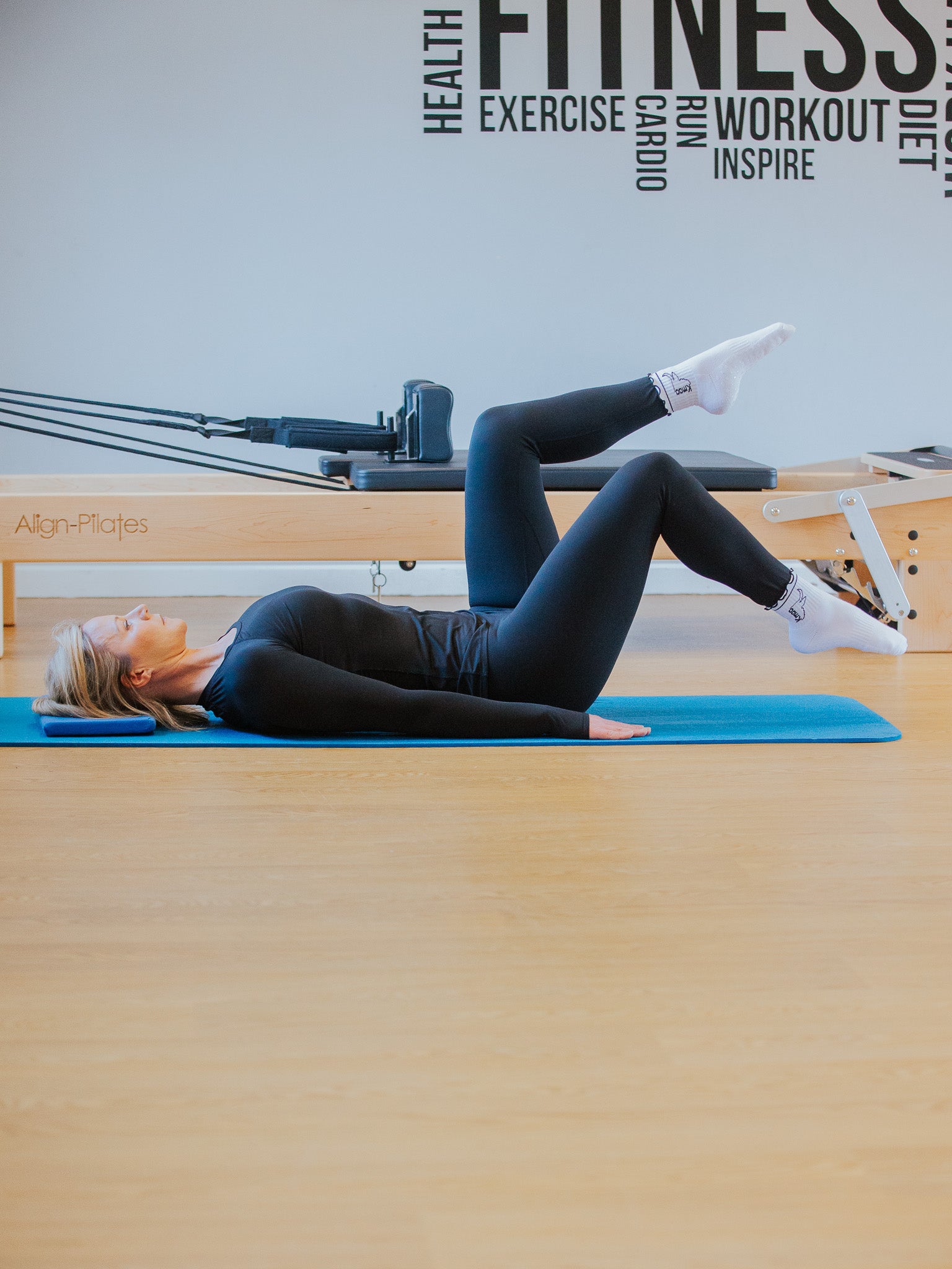 White Frill Yoga Socks | Non-Slip Quarter